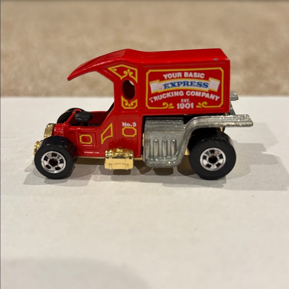 Vintage 1976 Hot Wheels T-Totaller Your Basic Express Trucking Co. 1901 Car